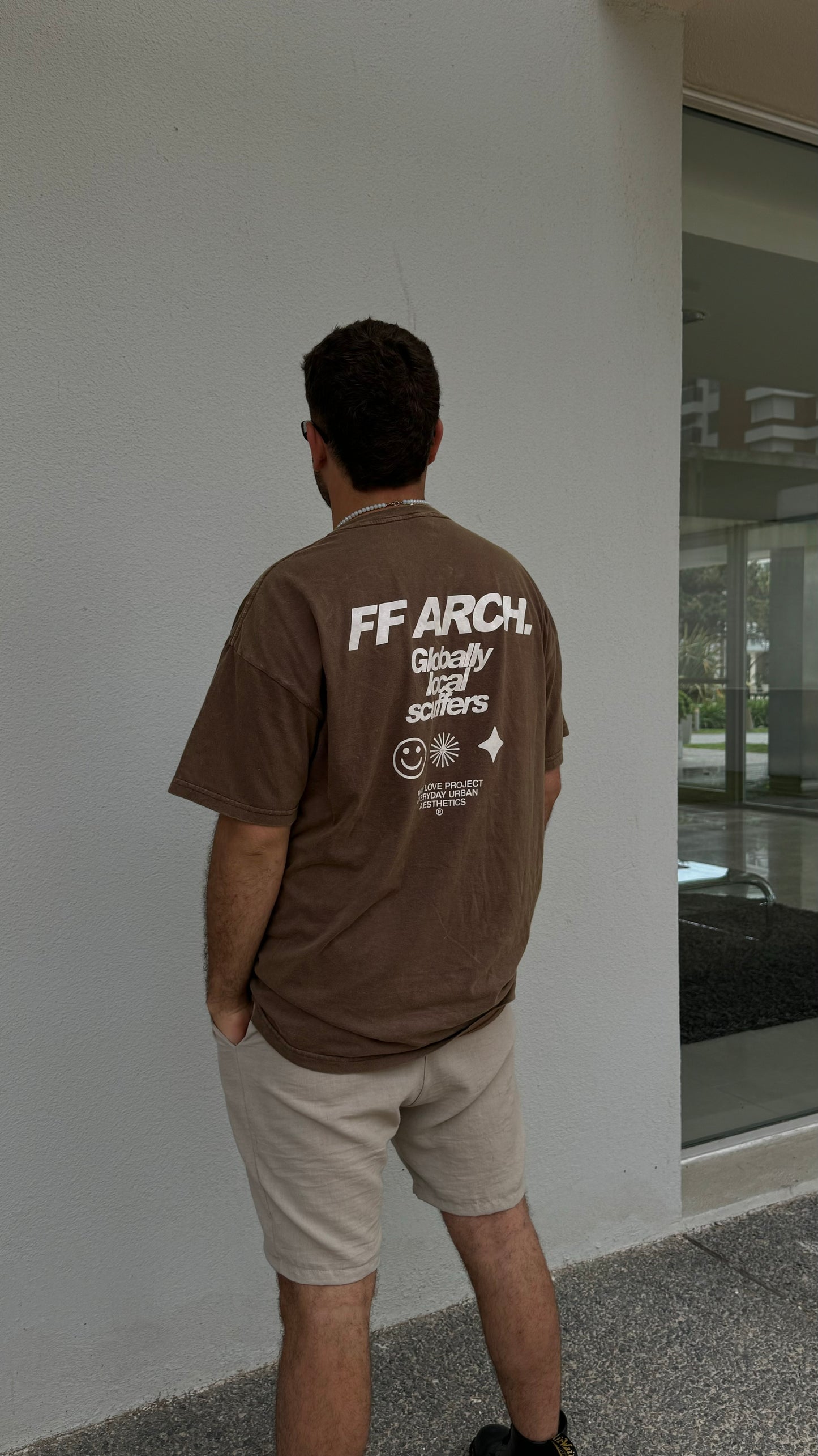 Remera over scuffers nevada marrón 030