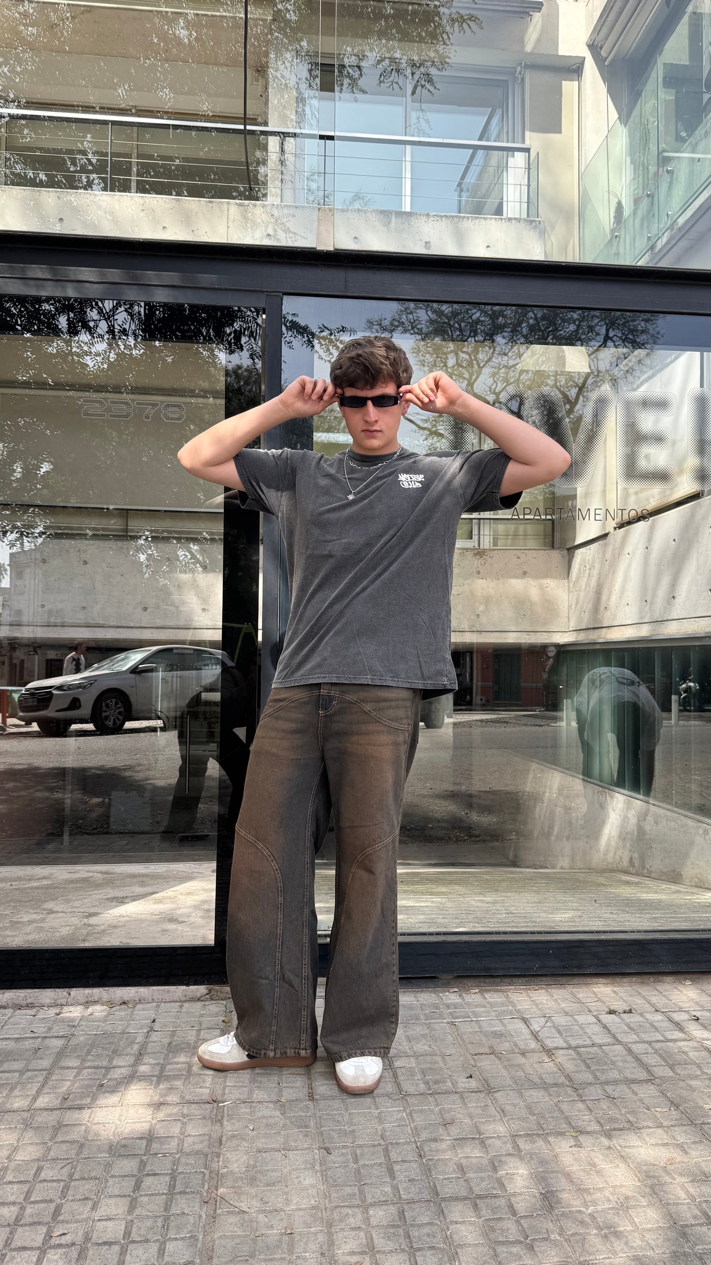 Remera over neo vision