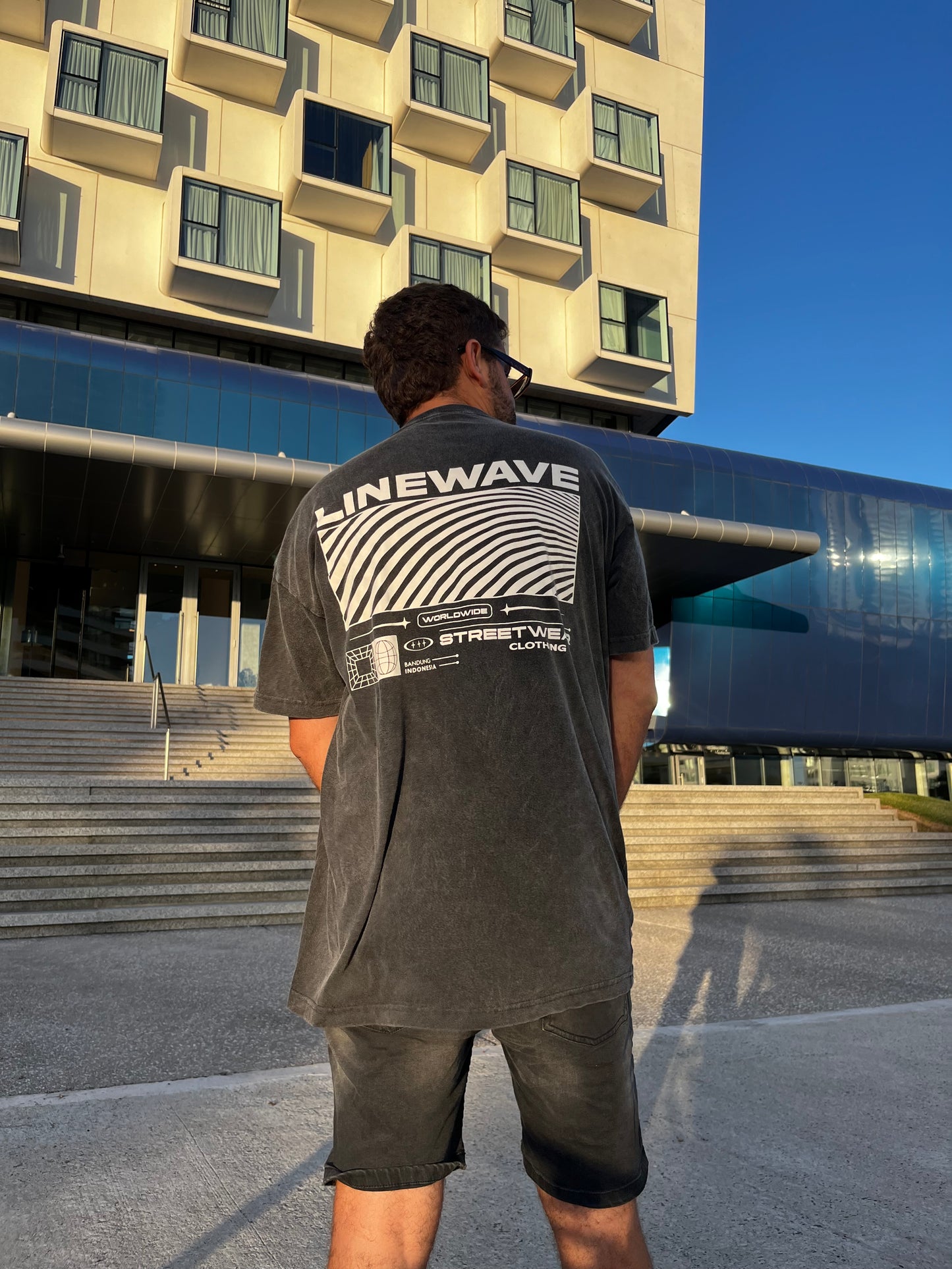 Remera over negra wave nevada