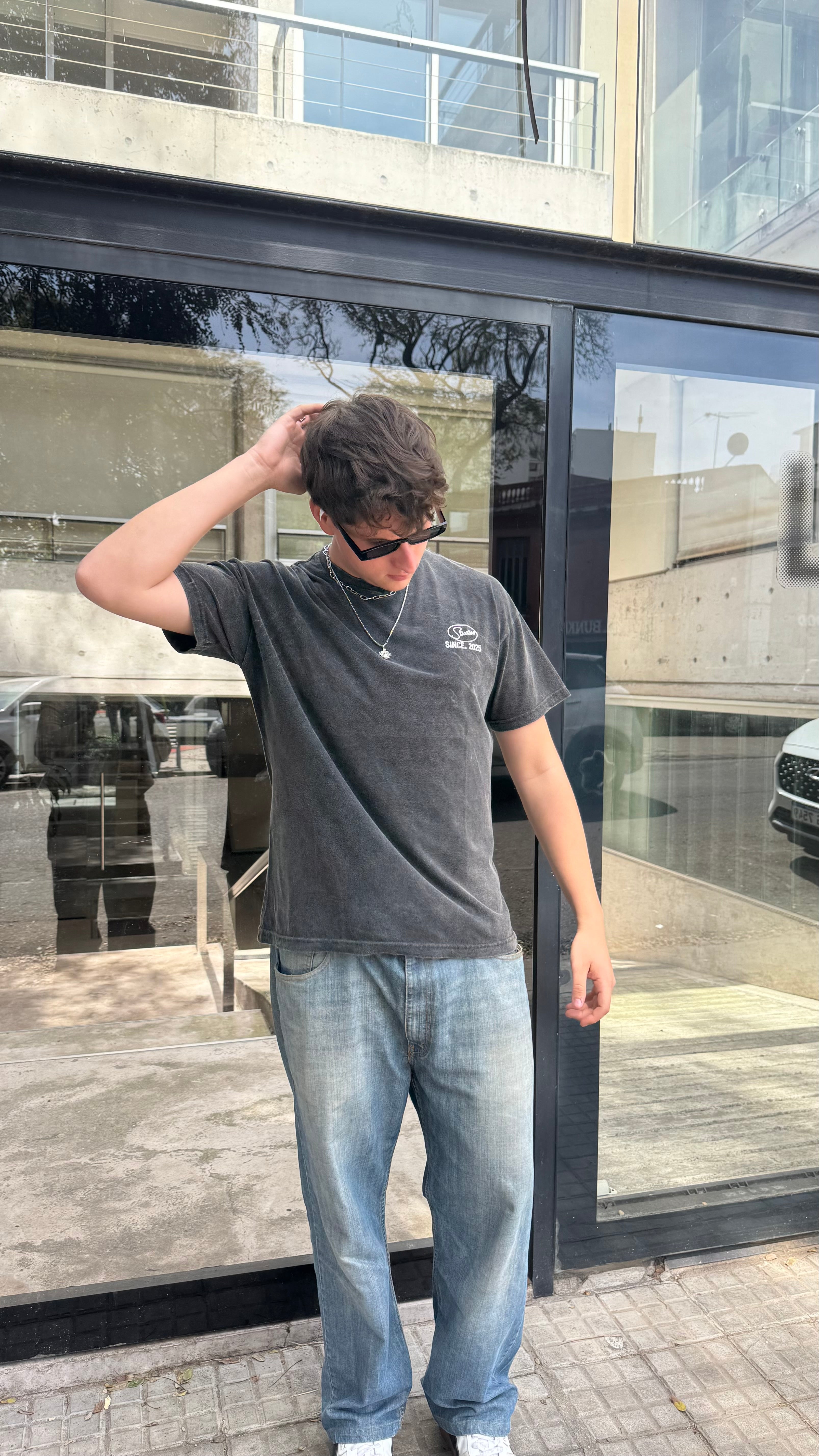 Remera over saint