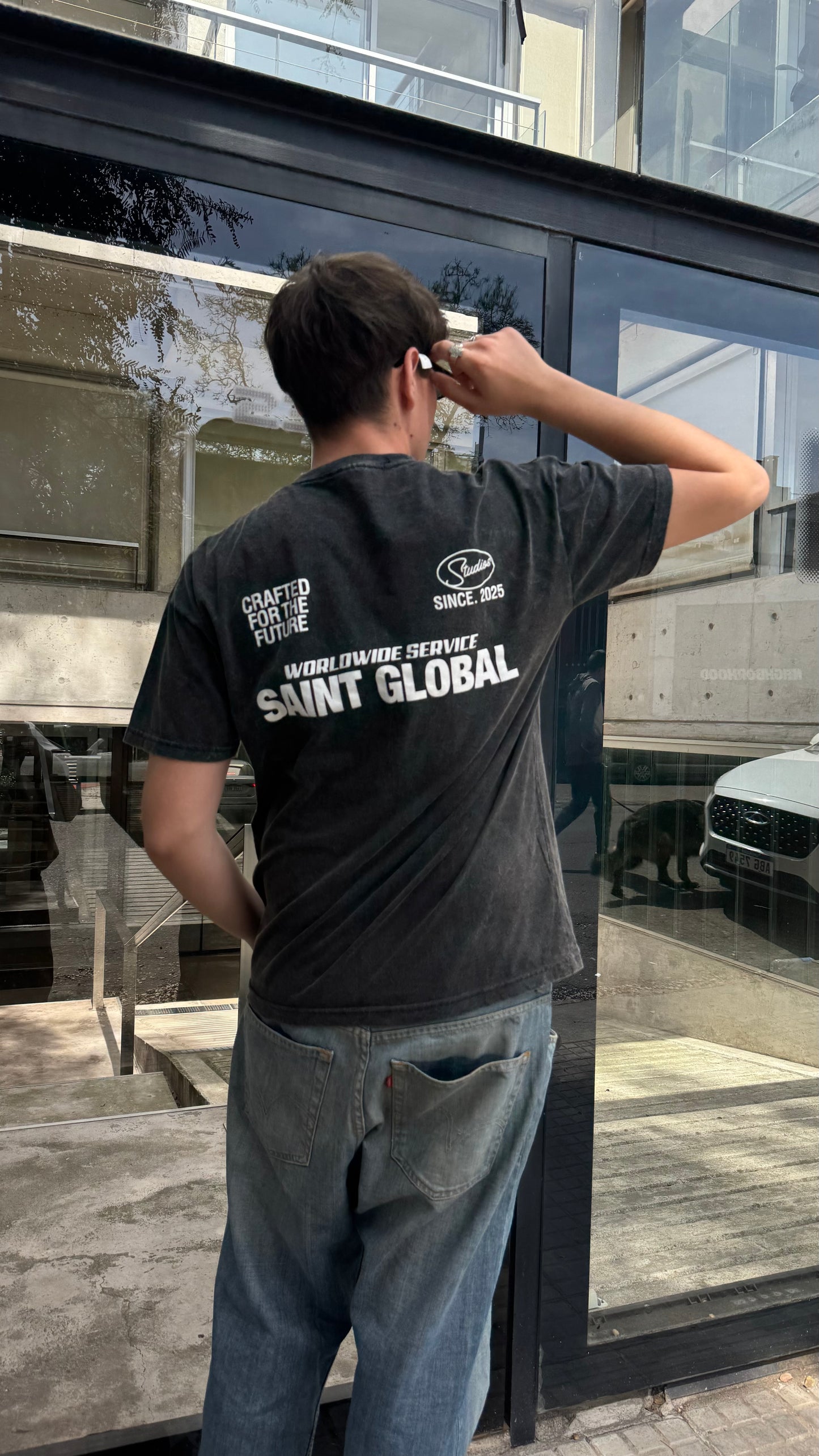 Remera over saint